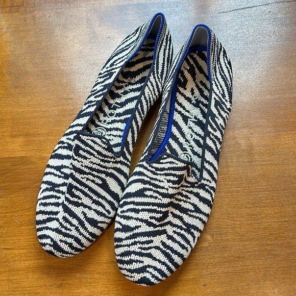 Rothy’s navy/ ivory zebra retired women’s loafers 7.5 slip on shoes retired - Picture 1 of 8